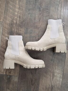 Steve Madden Halona Chelsea Sock Boot Beige Chunky Sole Size 9